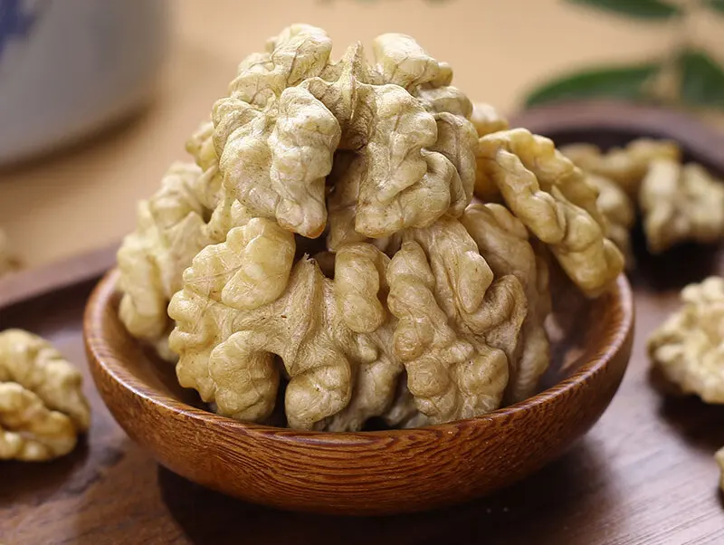 حبات الجوز النيئة مقابل المحمصة: أيهما أفضل لك؟